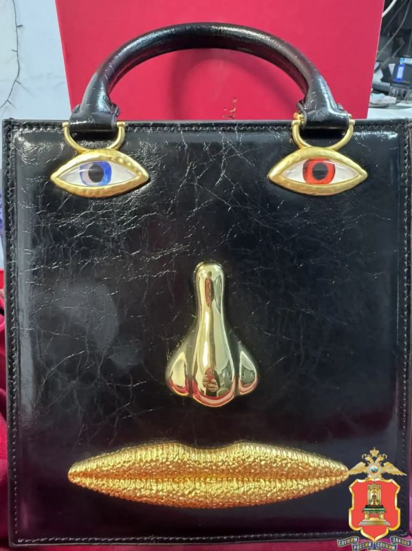 � ����� 18-������ ������� ���������� ���� ������� � ������� � �����