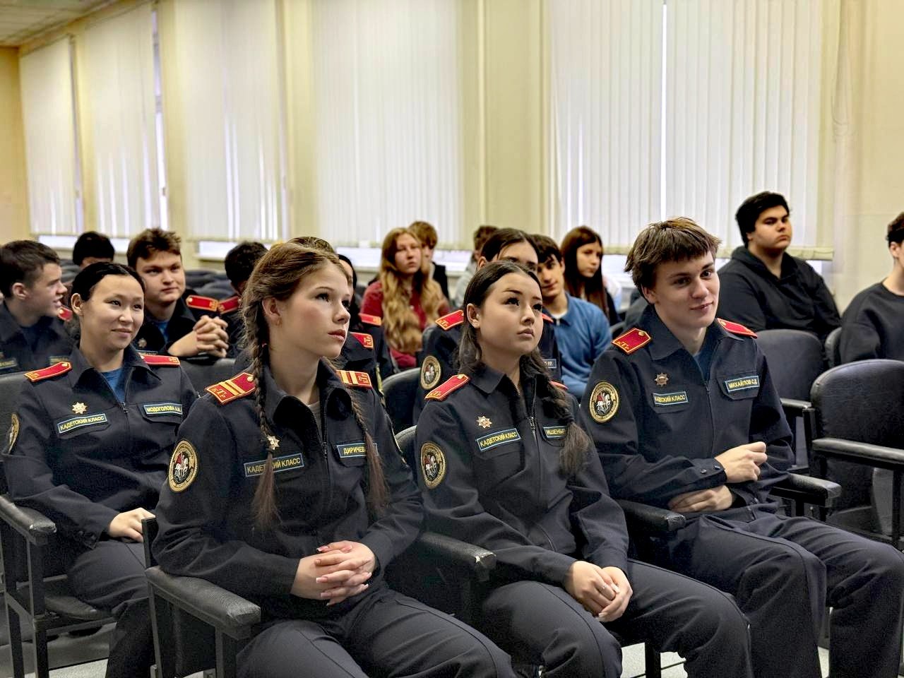 17 декабря в рамках профилактического мероприятия сотрудники Госавтоинспекции города Твери посетили учащихся МОУ СОШ № 16 с целью проведения профилактических бесед с учащимися по безопасности дорожного движения 17 декабря в рамках профилактического мероприятия сотрудники Госавтоинспекции города Твери посетили учащихся МОУ СОШ № 16 с целью проведения профилактических бесед с учащимися по безопасности дорожного движения