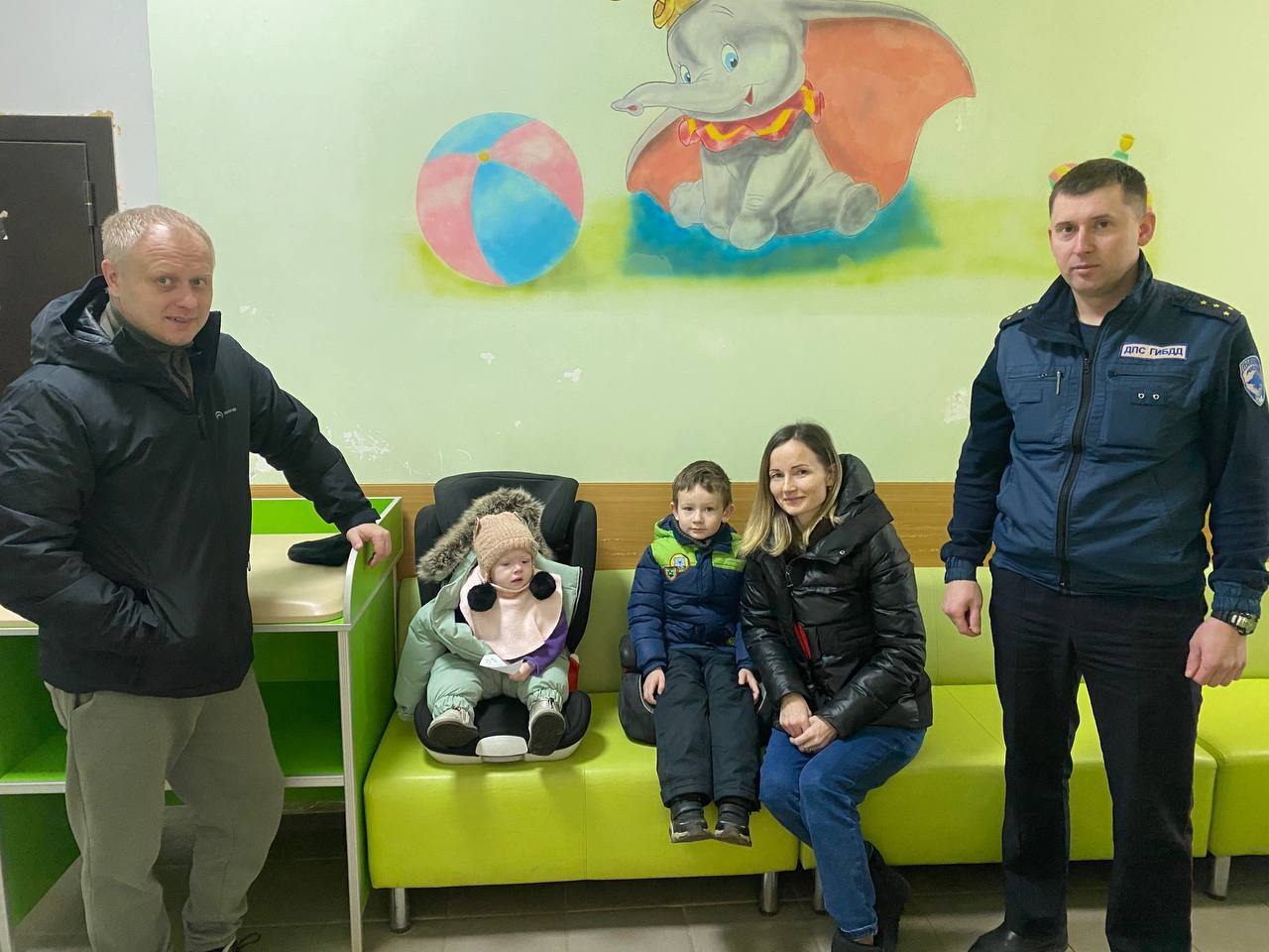 В детской консультации города Осташков состоялся экспресстренинг по правилам использования детских удерживающих устройств