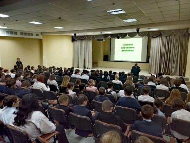 «Урок безопасности накануне каникул провели в Твери автоинспекторы»