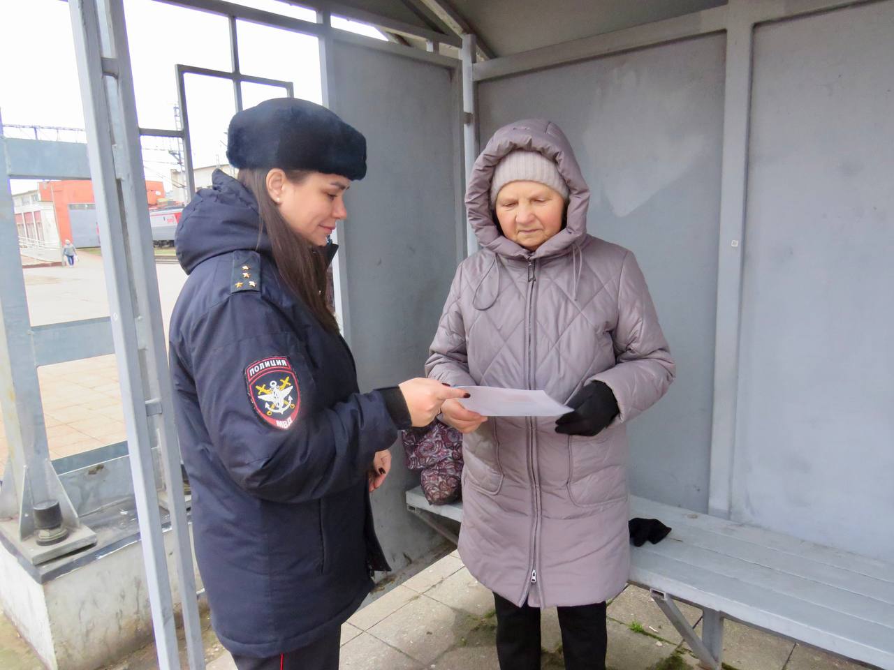 Тверские транспортные полицейские провели информационно-профилактическую акцию «Осторожно! мошенники!» Тверские транспортные полицейские провели информационно-профилактическую акцию «Осторожно! мошенники!»