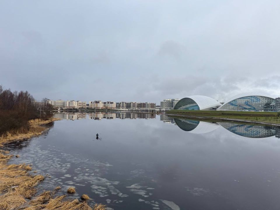 В Тверской области запечатлели отважного рыбака на почти открытой воде