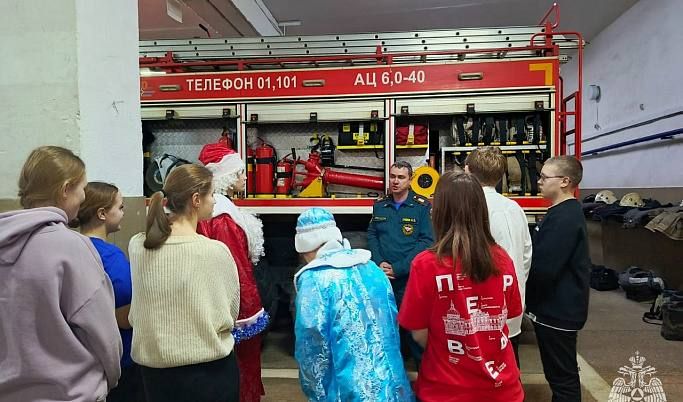 Пожарных Вышнего Волочка посетили представители «Движения Первых»