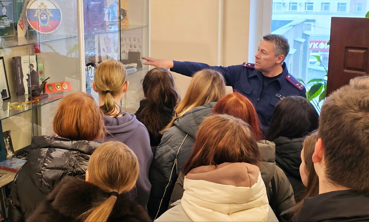 Офицер следственного управления Следственного комитета встретился со студентами образовательного учреждения Офицер следственного управления Следственного комитета встретился со студентами образовательного учреждения