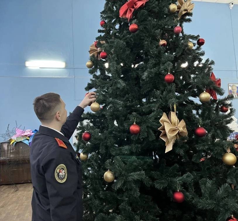 В Твери сотрудники полиции, кадеты и общественники Движения первых приняли участие в акции «Полицейский Дед Мороз» В Твери сотрудники полиции, кадеты и общественники Движения первых приняли участие в акции «Полицейский Дед Мороз»