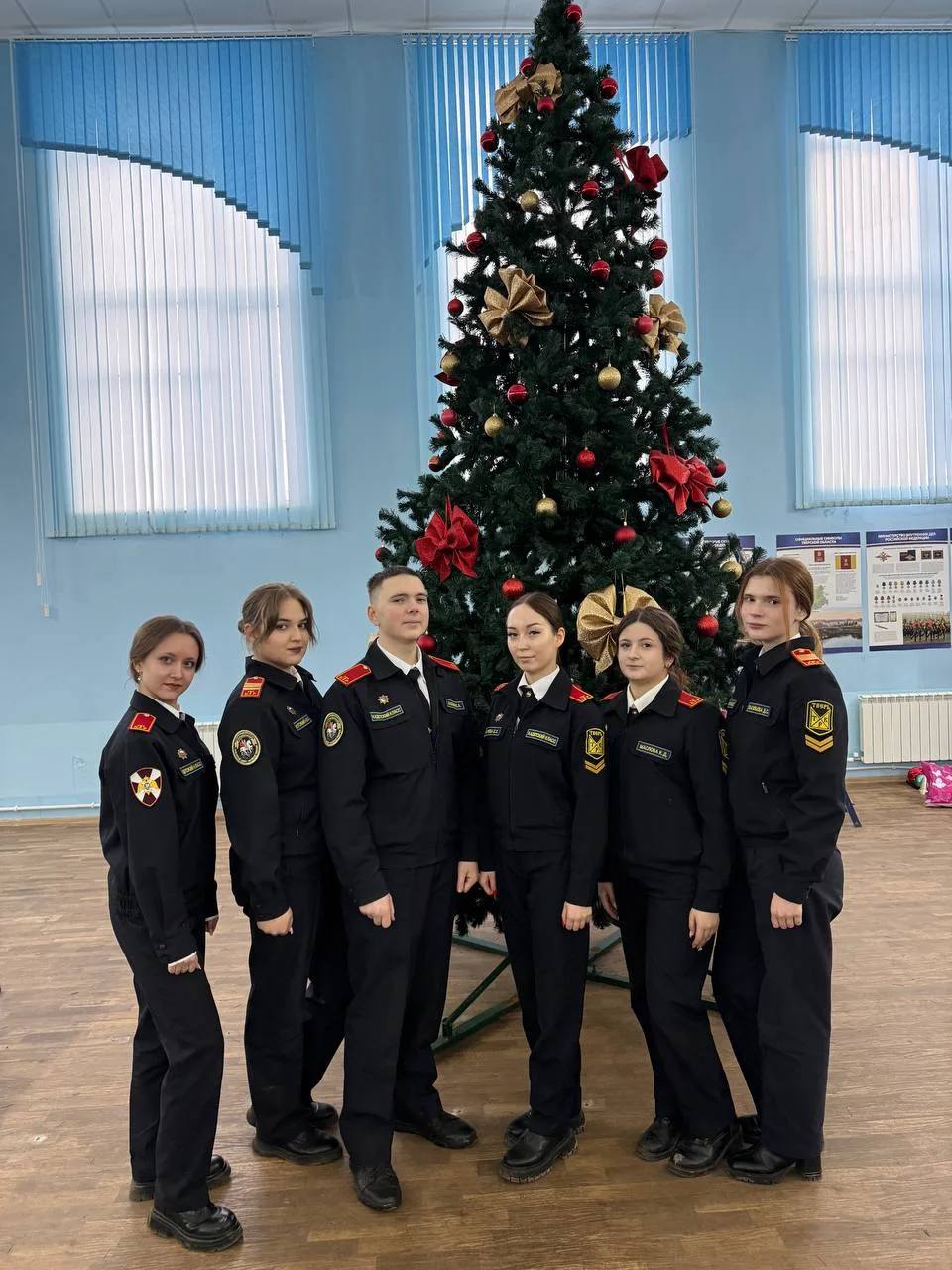 В Твери сотрудники полиции, кадеты и общественники Движения первых приняли участие в акции «Полицейский Дед Мороз» В Твери сотрудники полиции, кадеты и общественники Движения первых приняли участие в акции «Полицейский Дед Мороз»