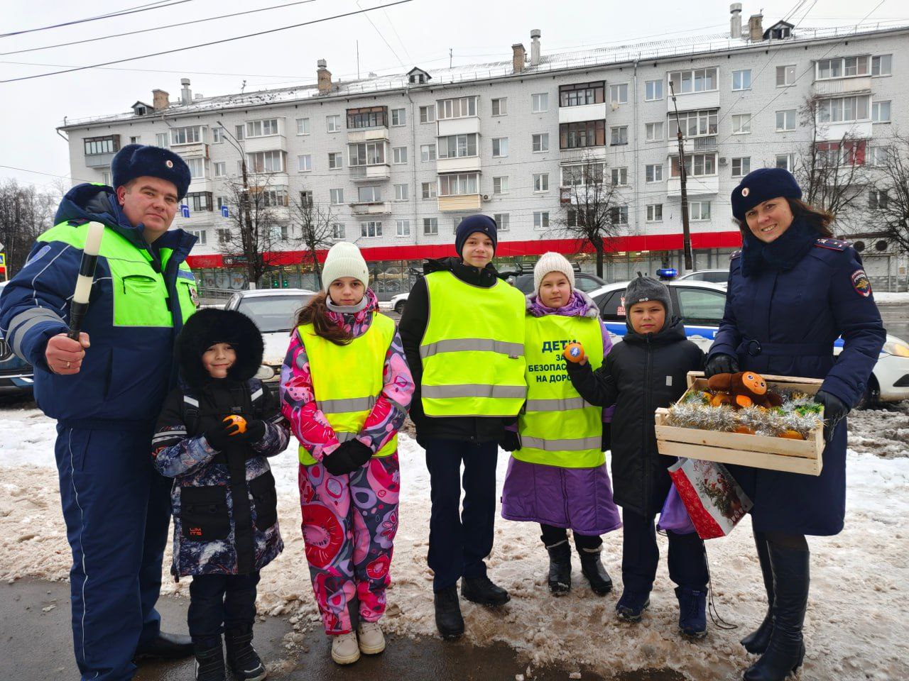 В городе Твери прошла самая ароматная и полезная акция – «Апельсин безопасности»! В городе Твери прошла самая ароматная и полезная акция – «Апельсин безопасности»!