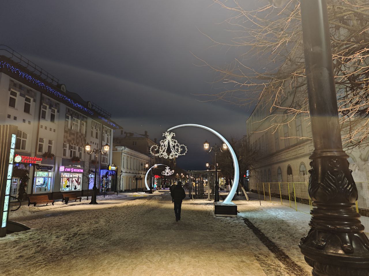 Тверь продолжают украшать к Новому году, вот такая красота на главной пешеходной улице – Трехсвятской Тверь продолжают украшать к Новому году, вот такая красота на главной пешеходной улице – Трехсвятской
