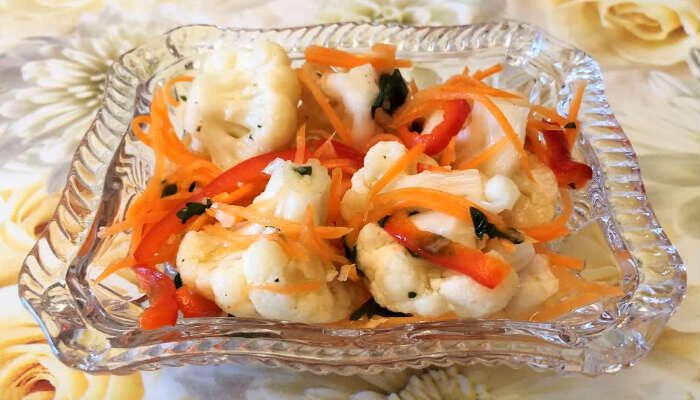 Как удивить гостей: салат из цветной капусты по-корейски