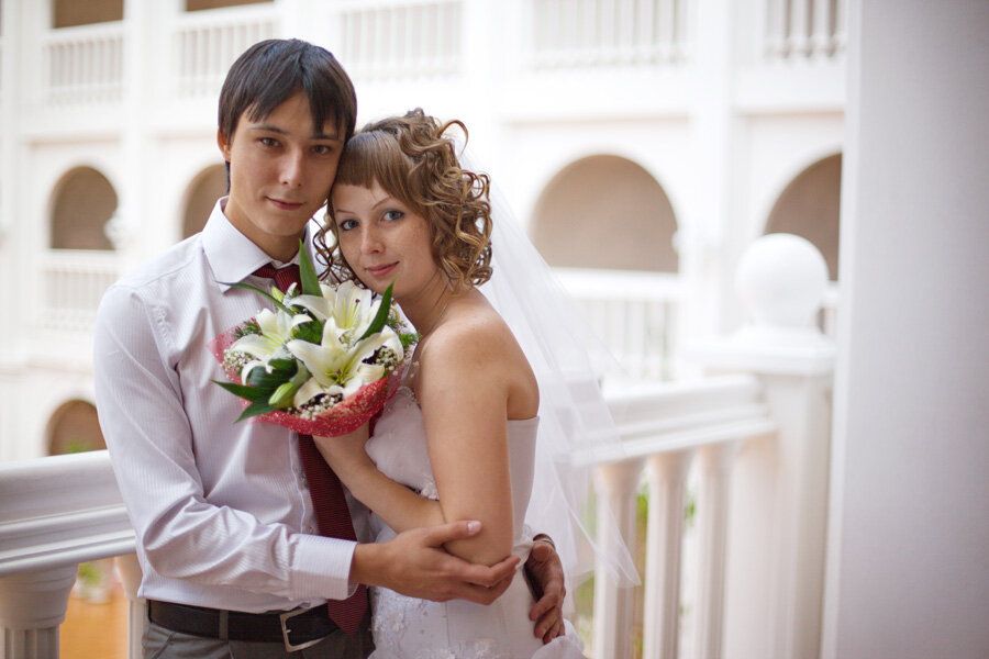 В России обсуждают снижение брачного возраста: что об этом думают эксперты?