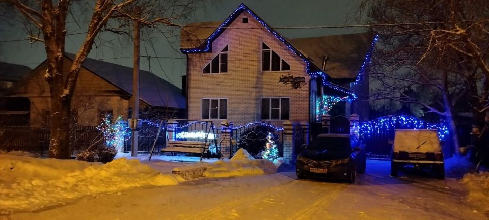 Новогоднее настроение: жительница Твери украсила дом к Новому году