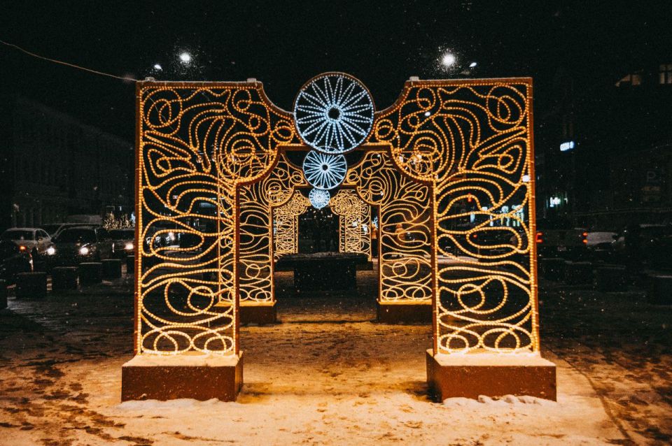 Город наряжается к празднику!