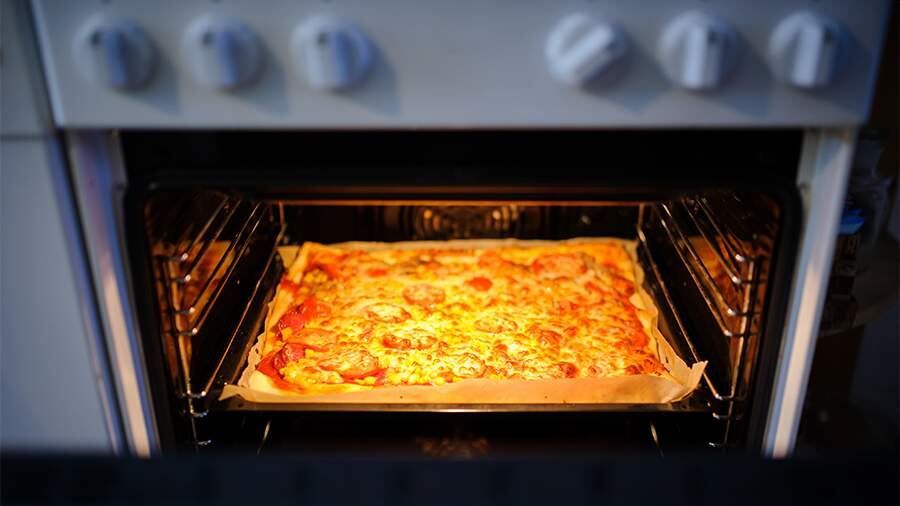 Проблемы, которые могут возникнуть из-за грязной духовки