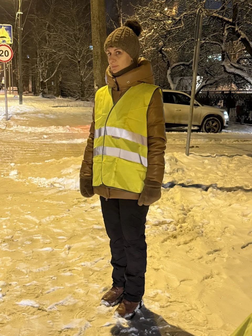 Накануне зимних каникул «Родительский патруль» 1 «В» класса МОУ СОШ №21 провёл дежурство у пешеходного перехода Накануне зимних каникул «Родительский патруль» 1 «В» класса МОУ СОШ №21 провёл дежурство у пешеходного перехода