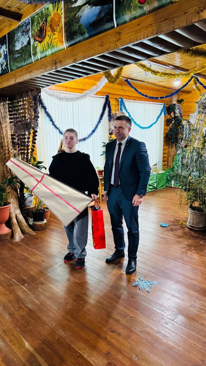 Депутаты Заксобрания участвуют в благотворительной акции «Ёлка желаний» Депутаты Заксобрания участвуют в благотворительной акции «Ёлка желаний»