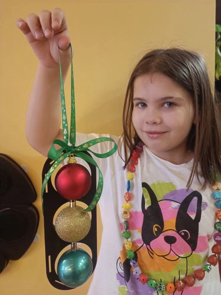 Учащиеся средней школы № 16 города Твери присоединились к челленджду #ЁлкавстилеПДД и создали новогоднее настроение в школе Учащиеся средней школы № 16 города Твери присоединились к челленджду #ЁлкавстилеПДД и создали новогоднее настроение в школе