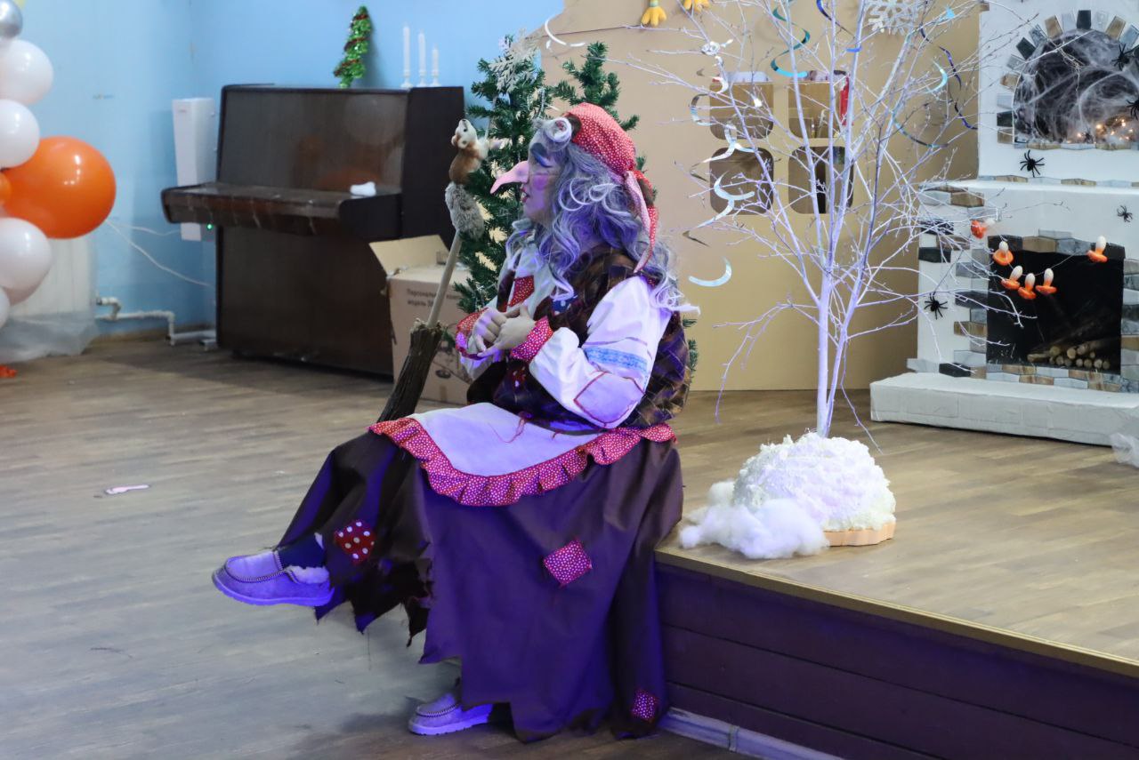 В Твери сотрудники полиции подготовили для детей новогодний спектакль В Твери сотрудники полиции подготовили для детей новогодний спектакль