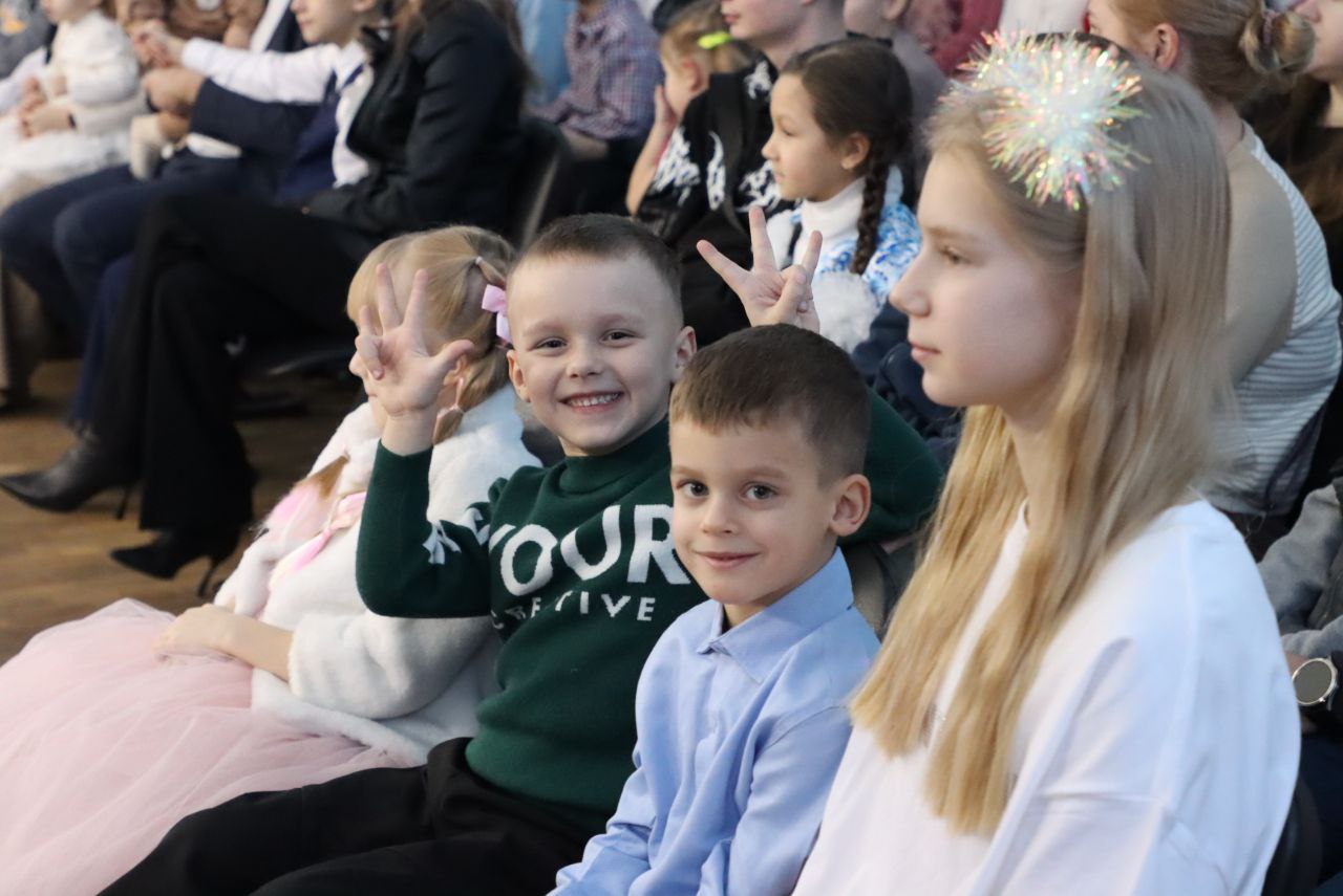 В Твери сотрудники полиции подготовили для детей новогодний спектакль В Твери сотрудники полиции подготовили для детей новогодний спектакль