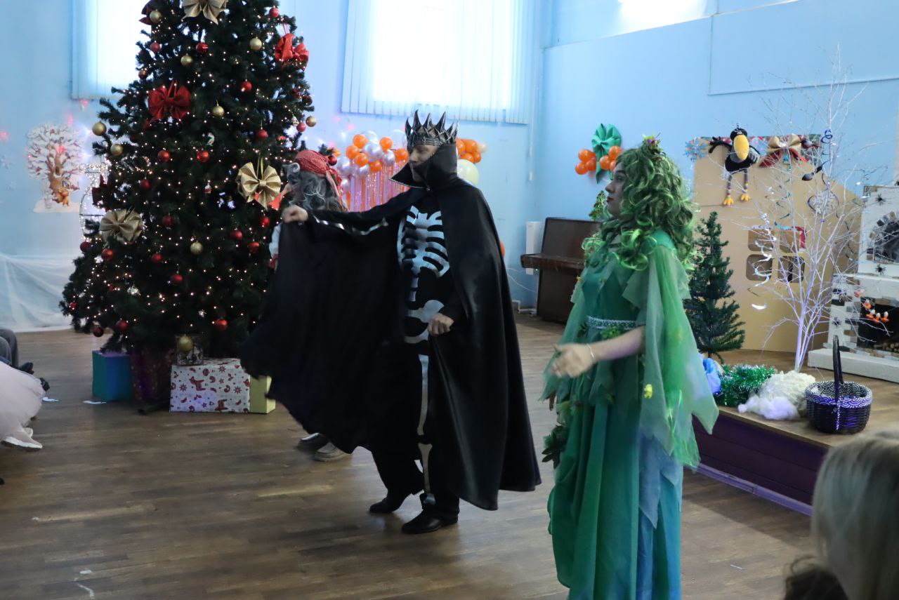 В Твери сотрудники полиции подготовили для детей новогодний спектакль В Твери сотрудники полиции подготовили для детей новогодний спектакль