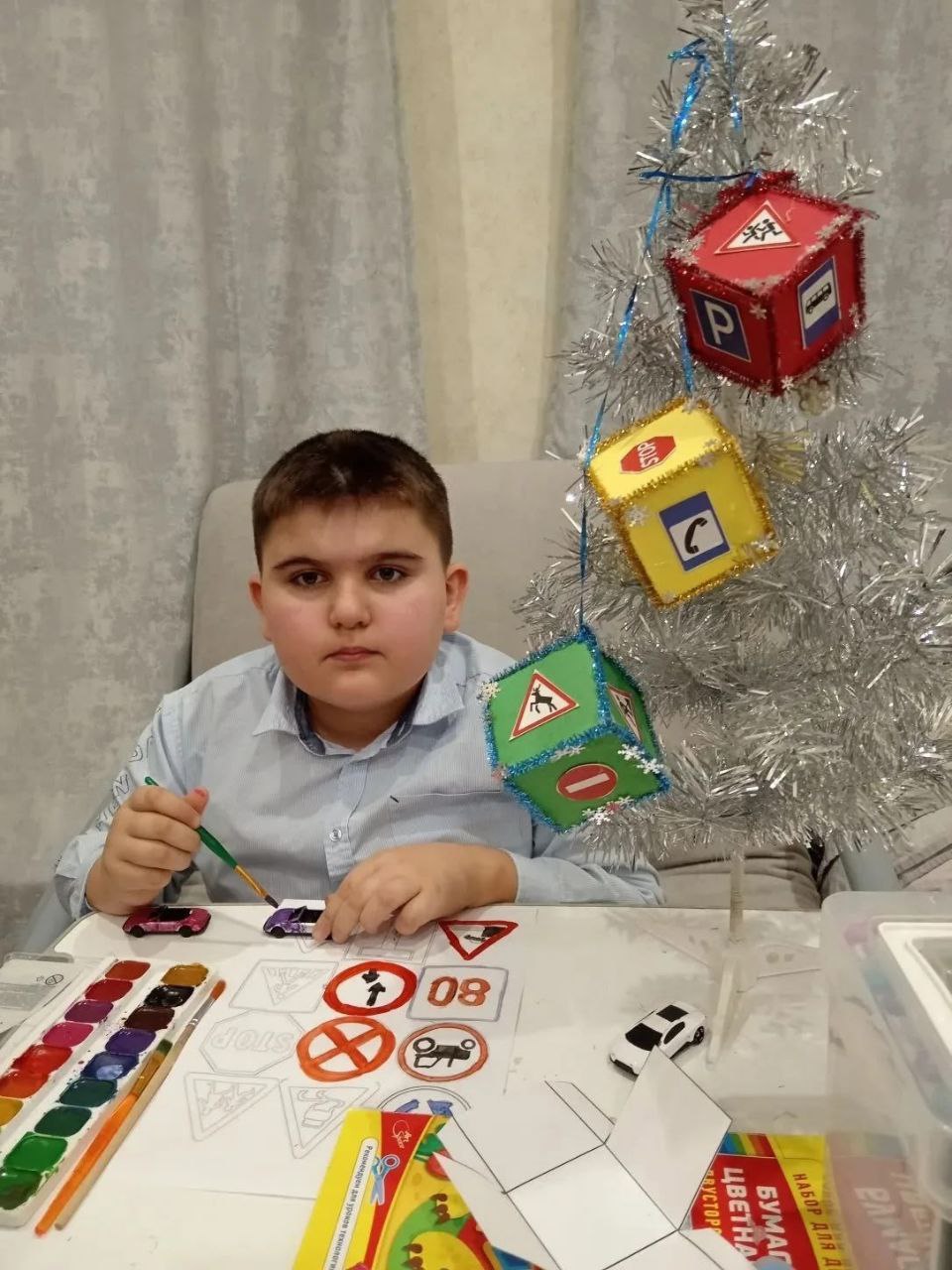 Учащиеся средней школы № 16 города Твери присоединились к челленджду #ЁлкавстилеПДД и создали новогоднее настроение в школе Учащиеся средней школы № 16 города Твери присоединились к челленджду #ЁлкавстилеПДД и создали новогоднее настроение в школе