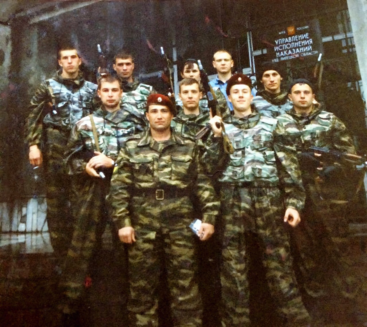 В канун новогоднего праздника, 31 декабря 1990 года, в регионе, широко известном на всю Россию еще с начала XIX столетия многочисленными курортами с чудодейственной минеральной водой, в городе с крупнейшим в стране и мире... В канун новогоднего праздника, 31 декабря 1990 года, в регионе, широко известном на всю Россию еще с начала XIX столетия многочисленными курортами с чудодейственной минеральной водой, в городе с крупнейшим в стране и мире...