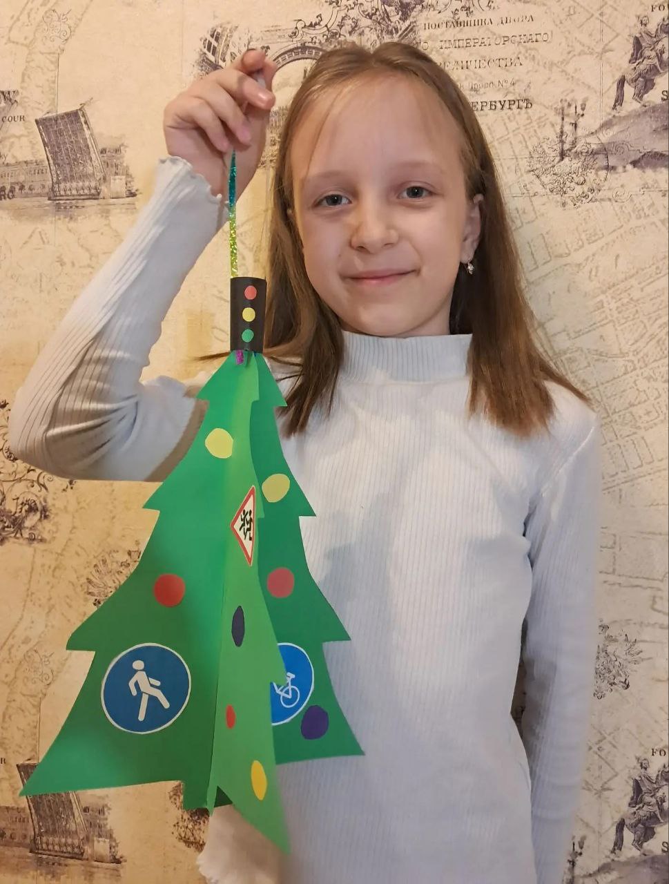 Учащиеся средней школы № 16 города Твери присоединились к челленджду #ЁлкавстилеПДД и создали новогоднее настроение в школе Учащиеся средней школы № 16 города Твери присоединились к челленджду #ЁлкавстилеПДД и создали новогоднее настроение в школе