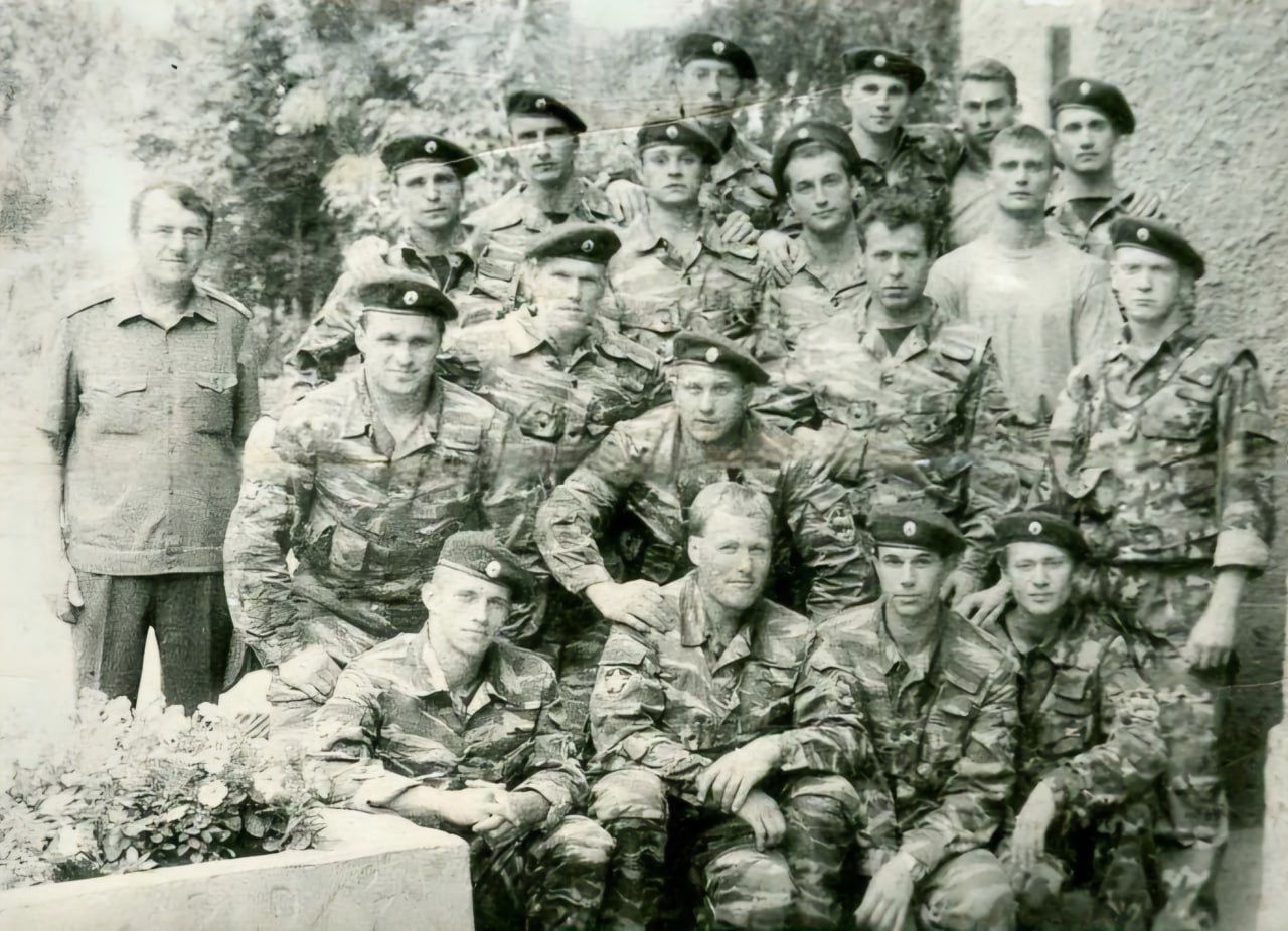 В канун новогоднего праздника, 31 декабря 1990 года, в регионе, широко известном на всю Россию еще с начала XIX столетия многочисленными курортами с чудодейственной минеральной водой, в городе с крупнейшим в стране и мире...