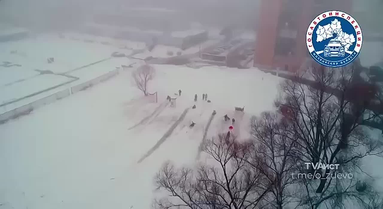 Госавтоинспекция города Твери напоминает - опасное катание зимой на тюбинге может привести к серьезным последствиям!