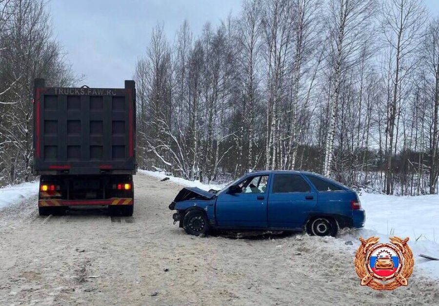В Конаковском округе легковушка столкнулась с грузовиком, есть пострадавшие