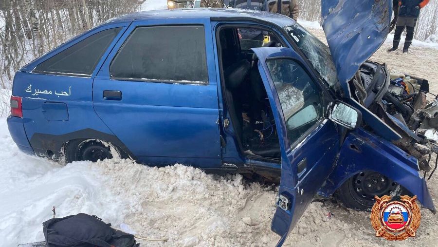 В Конаковском округе легковушка столкнулась с грузовиком, есть пострадавшие В Конаковском округе легковушка столкнулась с грузовиком, есть пострадавшие