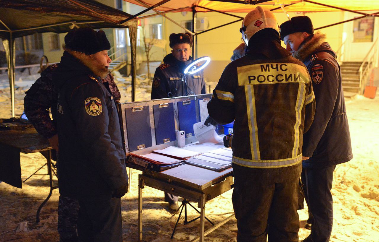 При попадании обломка БПЛА в окно жилого дома в Твери погиб человек При попадании обломка БПЛА в окно жилого дома в Твери погиб человек