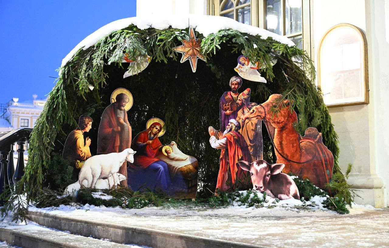 Врио Губернатора Тверской области Виталий Королев побывал на Рождественском праздничном бдении вместе с прихожанами Спасо-Преображенского кафедрального собора Твери Врио Губернатора Тверской области Виталий Королев побывал на Рождественском праздничном бдении вместе с прихожанами Спасо-Преображенского кафедрального собора Твери