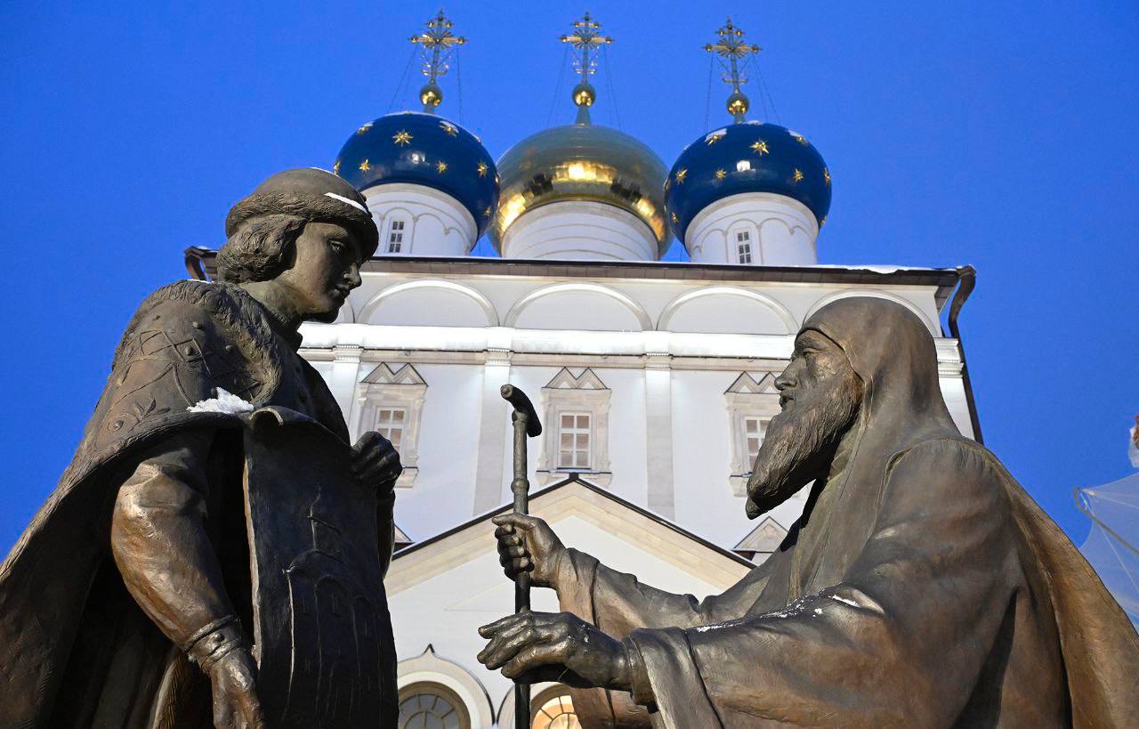 Врио Губернатора Тверской области Виталий Королев побывал на Рождественском праздничном бдении вместе с прихожанами Спасо-Преображенского кафедрального собора Твери Врио Губернатора Тверской области Виталий Королев побывал на Рождественском праздничном бдении вместе с прихожанами Спасо-Преображенского кафедрального собора Твери