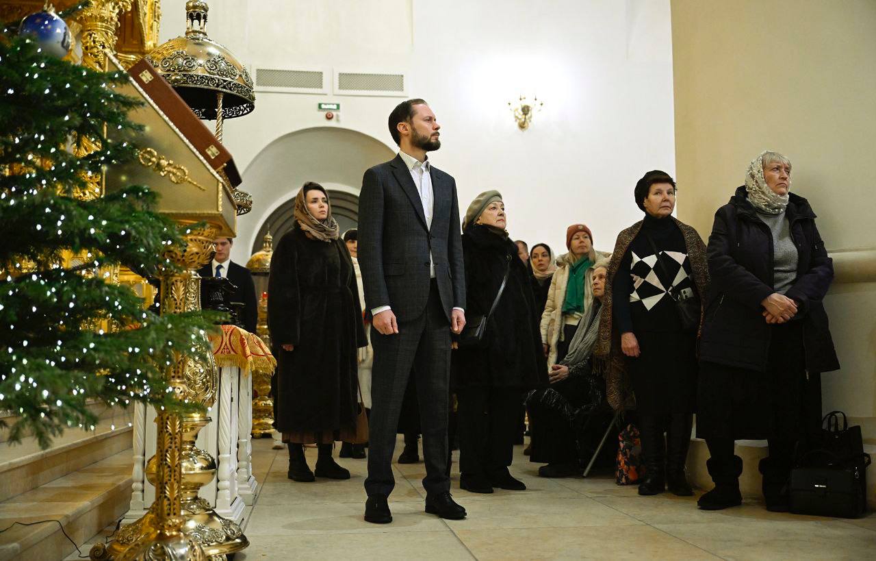 Врио Губернатора Тверской области Виталий Королев побывал на Рождественском праздничном бдении вместе с прихожанами Спасо-Преображенского кафедрального собора Твери Врио Губернатора Тверской области Виталий Королев побывал на Рождественском праздничном бдении вместе с прихожанами Спасо-Преображенского кафедрального собора Твери