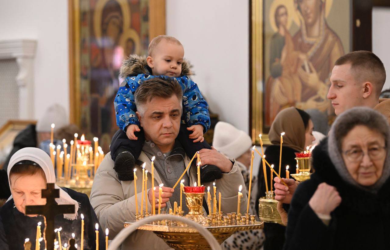 Врио Губернатора Тверской области Виталий Королев побывал на Рождественском праздничном бдении вместе с прихожанами Спасо-Преображенского кафедрального собора Твери Врио Губернатора Тверской области Виталий Королев побывал на Рождественском праздничном бдении вместе с прихожанами Спасо-Преображенского кафедрального собора Твери