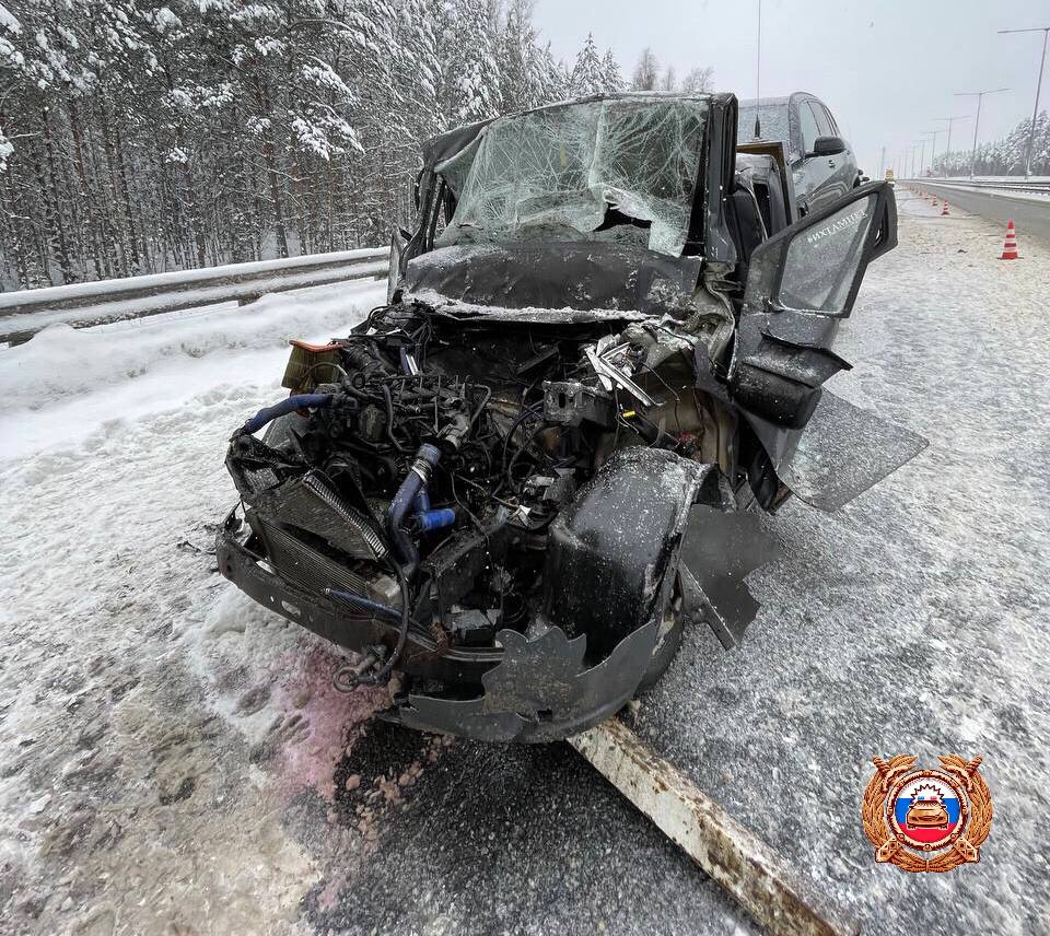 Машина превратилась в груду металла в массовой аварии на трассе М-11 Машина превратилась в груду металла в массовой аварии на трассе М-11