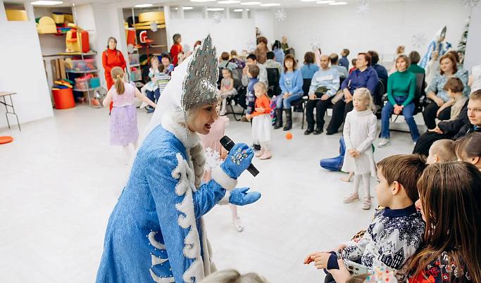 Подопечным тверского благотворительного фонда передали подарки