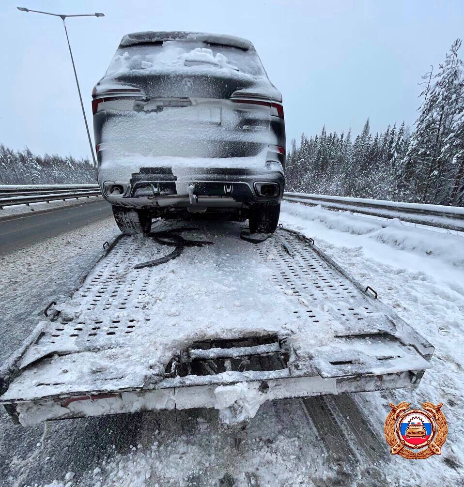 Машина превратилась в груду металла в массовой аварии на трассе М-11 Машина превратилась в груду металла в массовой аварии на трассе М-11