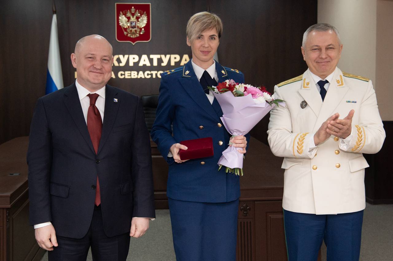 Михаил Развожаев: Поздравил работников прокуратуры с профессиональным праздником Михаил Развожаев: Поздравил работников прокуратуры с профессиональным праздником