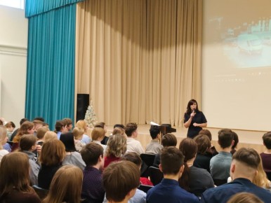 Сотрудники тверской Госавтоинспекции провели занятия по дорожной безопасности с юными участниками дорожного движения в ЦО № 49