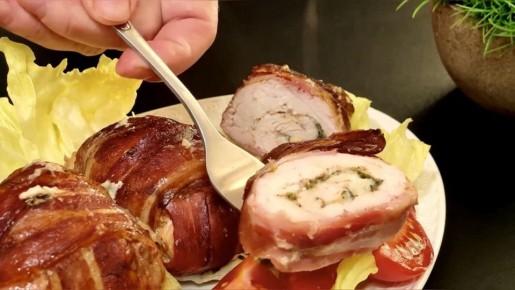 Нежные куриные рулетики с беконом и моцареллой