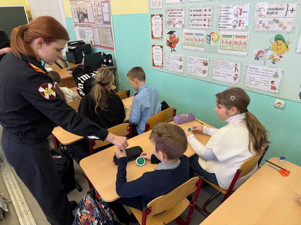 В Твери сотрудники Госавтоинспекции провели памятную акцию «Блокадный светлячок» В Твери сотрудники Госавтоинспекции провели памятную акцию «Блокадный светлячок»