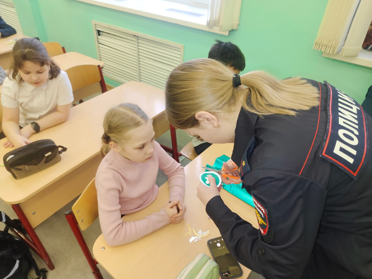 В Твери сотрудники Госавтоинспекции провели памятную акцию «Блокадный светлячок» В Твери сотрудники Госавтоинспекции провели памятную акцию «Блокадный светлячок»