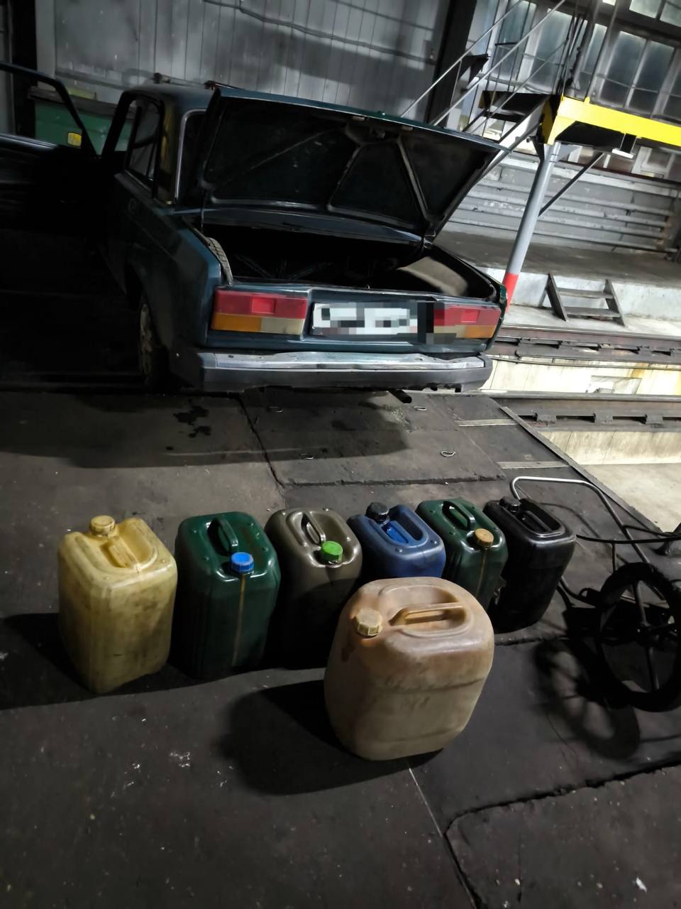 В Твери транспортной полицией завершено расследование уголовного дела о покушении на хищение дизельного топлива с локомотива В Твери транспортной полицией завершено расследование уголовного дела о покушении на хищение дизельного топлива с локомотива