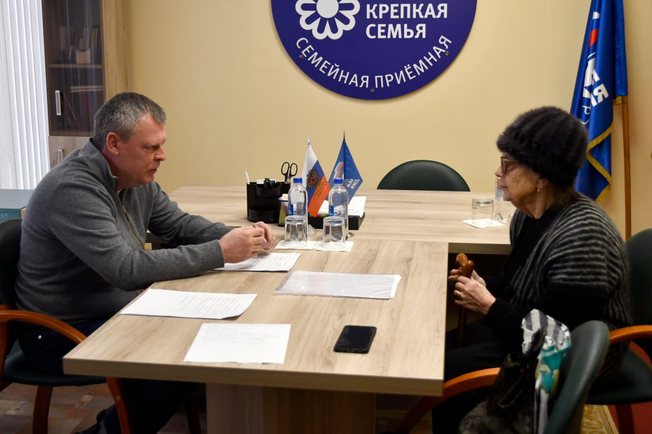 Состоялись депутатские приёмы граждан в региональной общественной приёмной Председателя Партии «Единая Россия» Д. А. Медведева. С обращениями жителей работали заместитель председателя комитета по госустройству и местному...