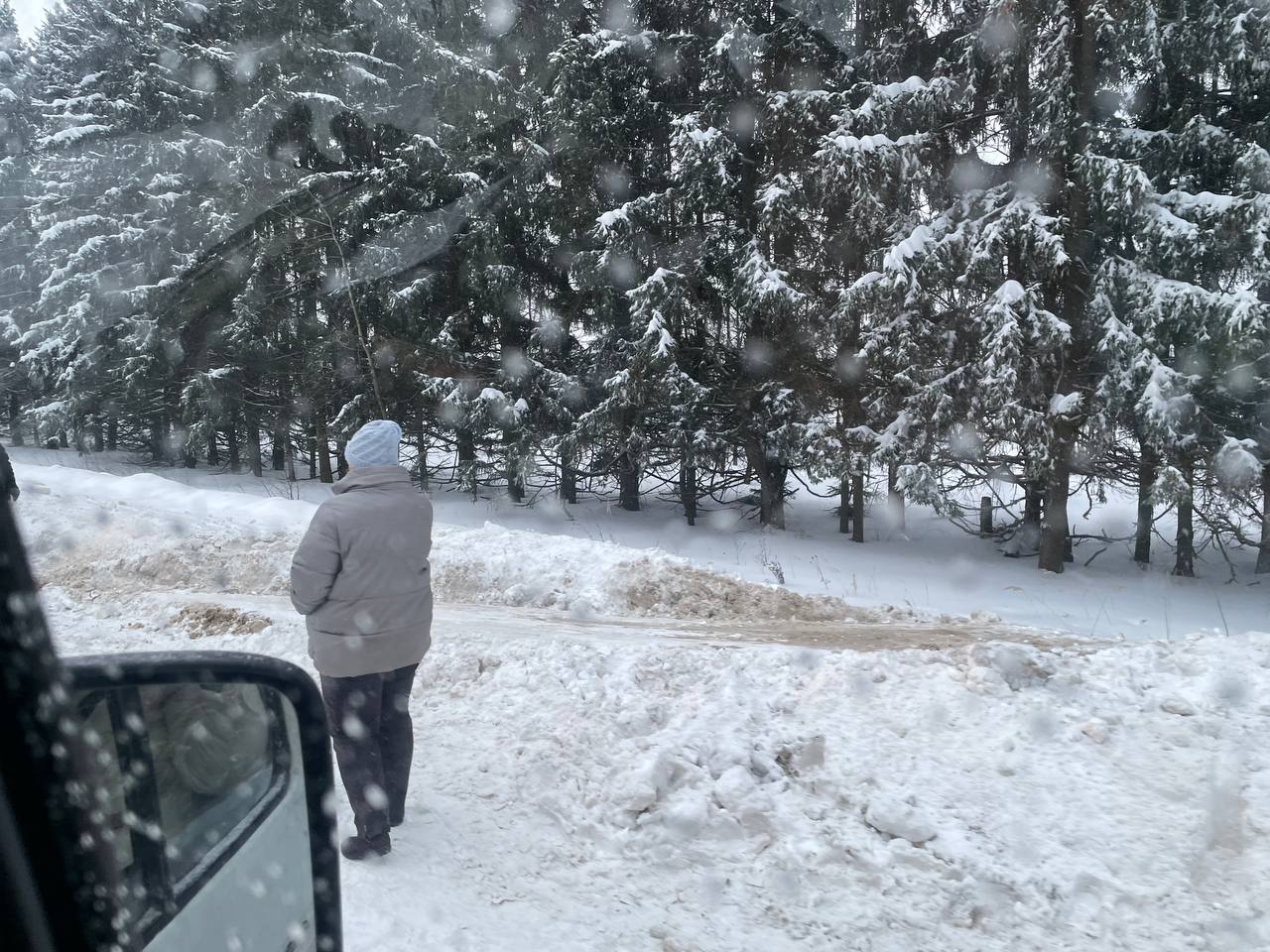 Торопыга на "Хендае" очень спешил на работу, но улетел в кювет Торопыга на "Хендае" очень спешил на работу, но улетел в кювет