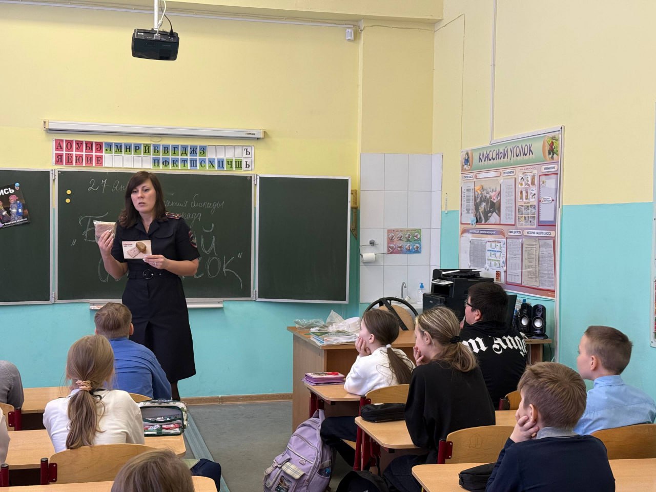 В Твери сотрудники Госавтоинспекции провели памятную акцию «Блокадный светлячок» В Твери сотрудники Госавтоинспекции провели памятную акцию «Блокадный светлячок»