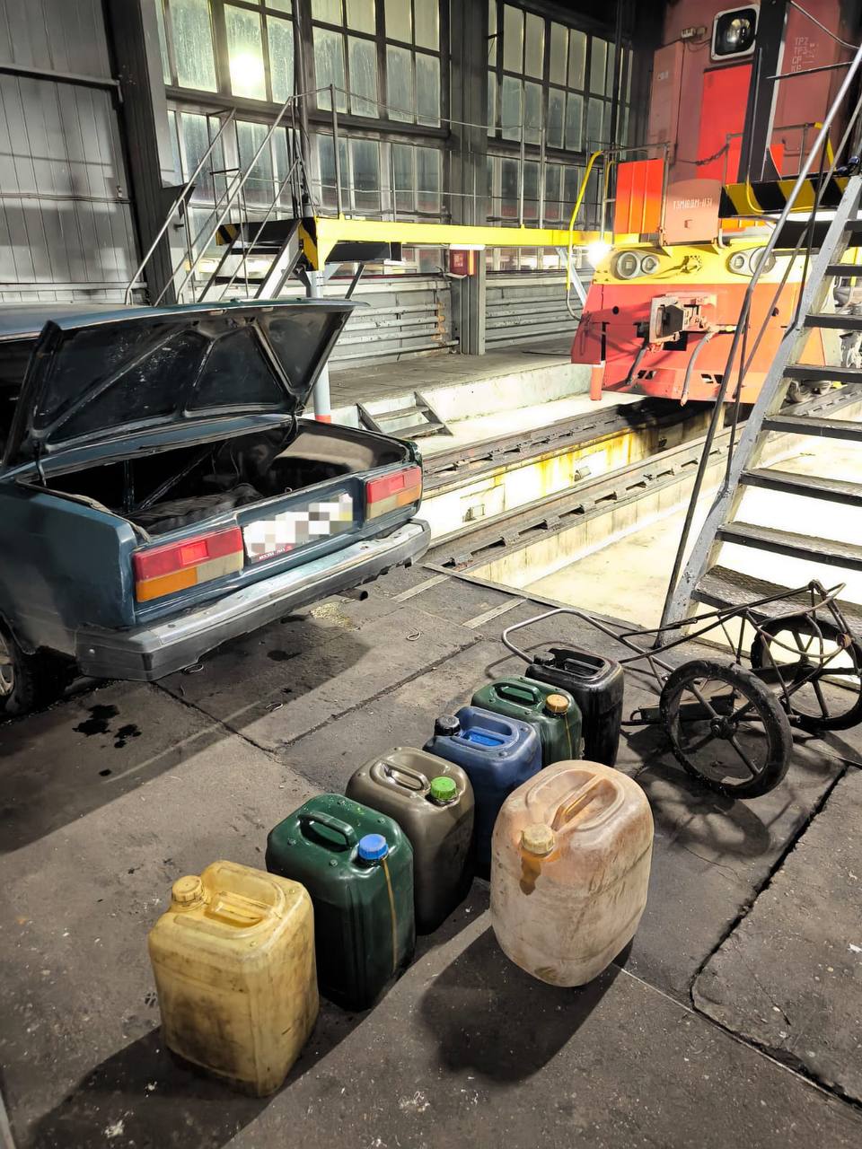 В Твери транспортной полицией завершено расследование уголовного дела о покушении на хищение дизельного топлива с локомотива