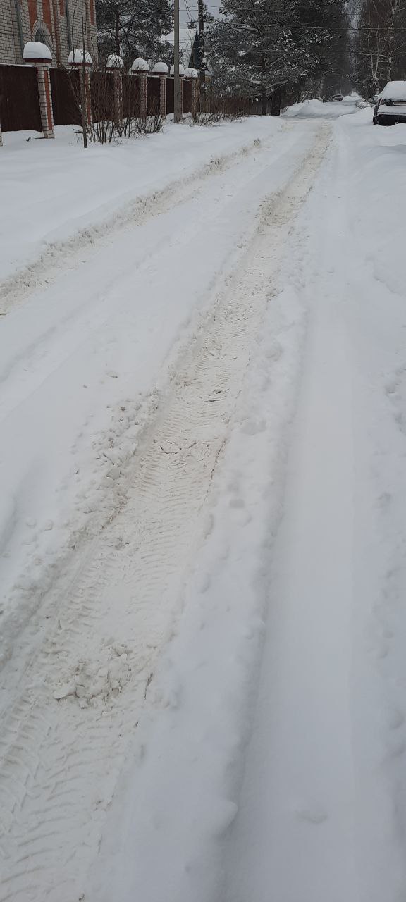 "Еле пролезли с ребёнком к школе": тверичане жалуются на заснеженные дворы (народная новость)