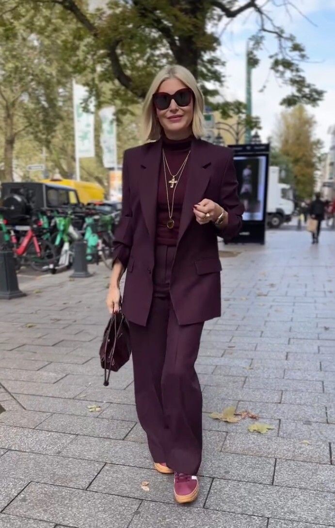 Секреты роскошного стиля после 50: бордовый цвет в вашем гардеробе